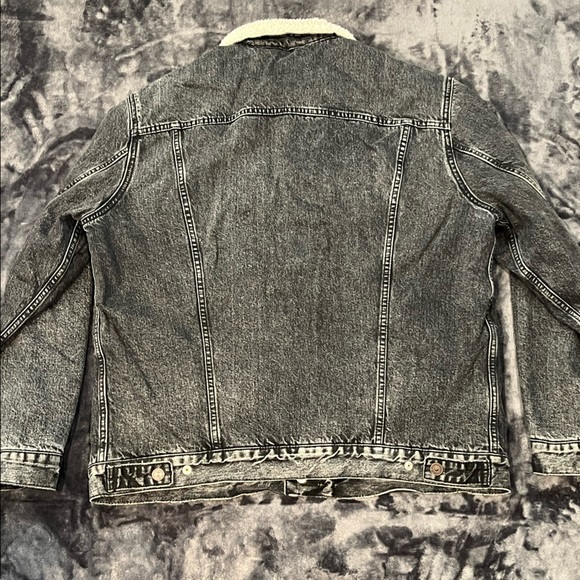 Levi’s Sherpa Denim Jacket - Picture 11 of 15